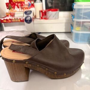 Union Bay Clogs Sz 9 Mule
Chunky Block Heel Y2K Brown Leather Women's Clogs
